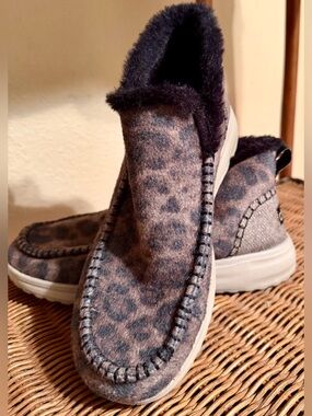Women’s Hey Dudes “Denny” Slip On Bootie ~ Size 10 ~